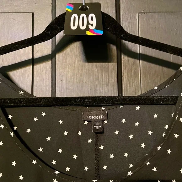 Torrid Black Star Print Sleeveless Top - Picture 5 of 6